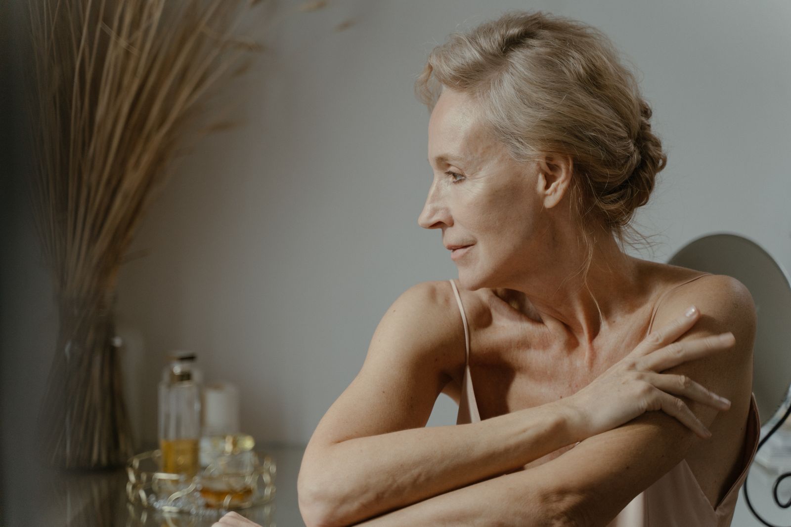 Woman in her fifties in natural light, relaxed and unretouched