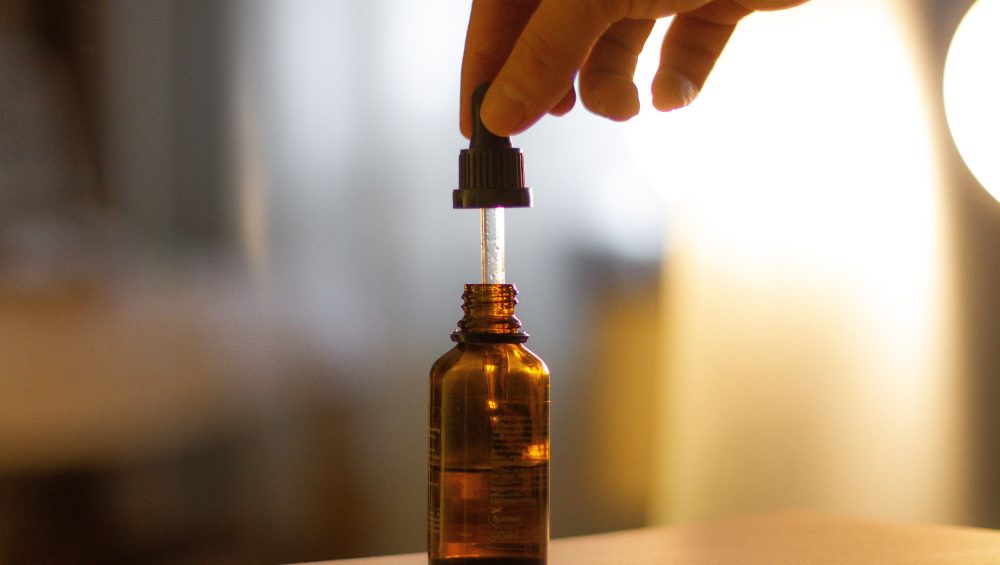 Dropper and bottle containing vitamin C serum